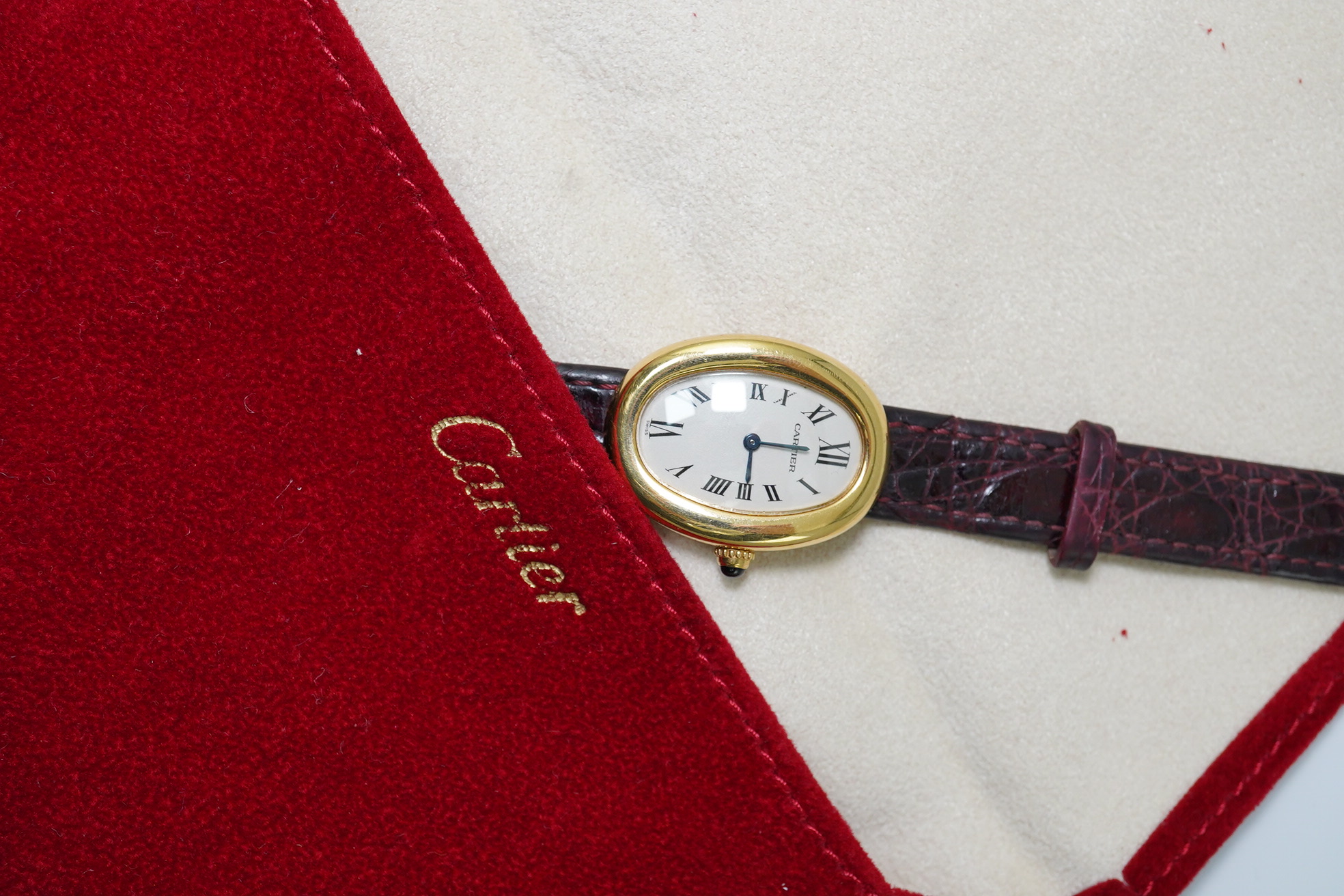 A lady's 2000 18ct gold Cartier Baignoire quartz wrist watch, on a Cartier leather strap